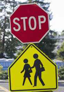 لافتة تحذيرية وضعها كاهن عند مدخل حديقته تثير الجدل!!! صورة رقم 1 لافتة تحذيرية وضعها كاهن عند مدخل حديقته تثير الجدل!!! صورة رقم 1