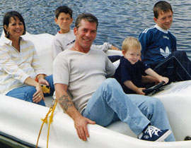 أم عليلة أجبرت زوجها على تعلم رعاية الأطفال بعد موتها!  صورة رقم 1