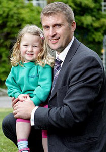 اب يمنع اغلاق مدرسة طفلته بشرائها مقابل مليون يورو!! صورة رقم 1 اب يمنع اغلاق مدرسة طفلته بشرائها مقابل مليون يورو!! صورة رقم 1