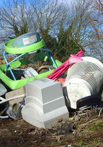 انجبت طفلها نتيجة علاقة غير شرعية.. فرمته بالقمامة! صورة رقم 1