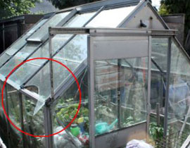 الشرطة البريطانية تستعين بمروحية لملاحقة صبي كسر نافذة منزل!! صورة رقم 1