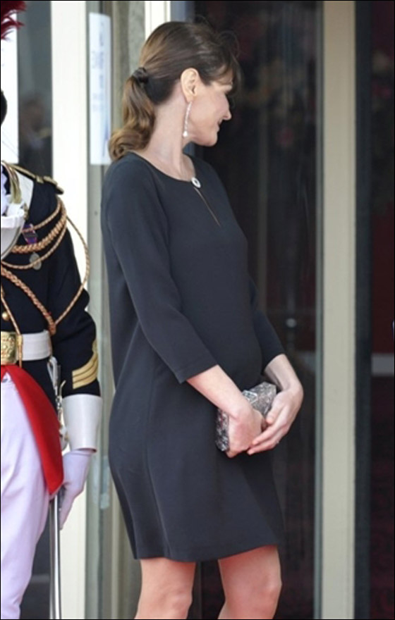 وأخيرا.. كارلا تؤكد انها حامل ولكنها لا تفصح عن نوع الجنين! صورة رقم 3