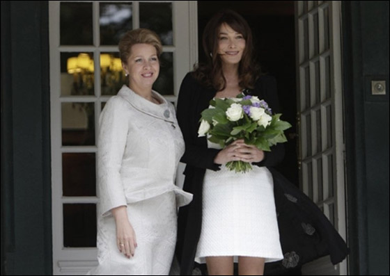 وأخيرا.. كارلا تؤكد انها حامل ولكنها لا تفصح عن نوع الجنين! صورة رقم 12