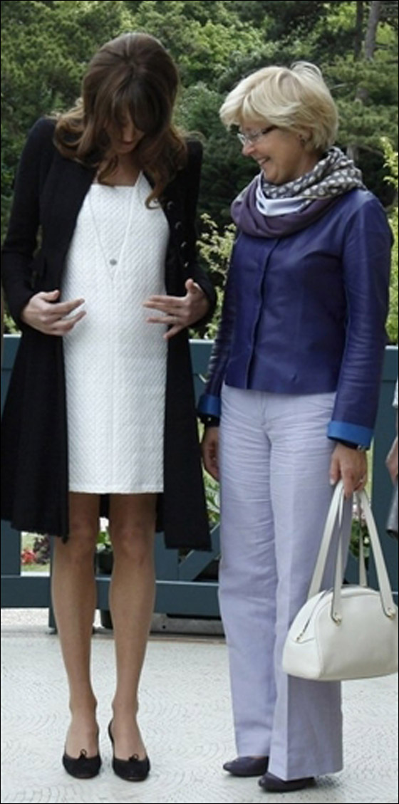 وأخيرا.. كارلا تؤكد انها حامل ولكنها لا تفصح عن نوع الجنين! صورة رقم 13