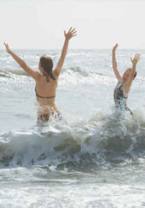 مصر: لا توجد قواعد تمنع السائحات الاجانب من ارتداء المايوه صورة رقم 1 مصر: لا توجد قواعد تمنع السائحات الاجانب من ارتداء المايوه صورة رقم 1