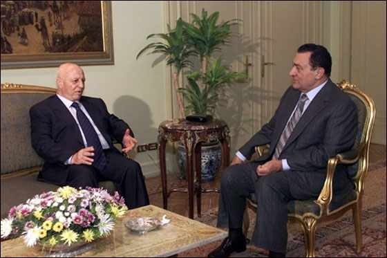 خلال التحقيق معه وبعد اتهامه بقتل المتظاهرين.. حسني مبارك يبكي! صورة رقم 5 خلال التحقيق معه وبعد اتهامه بقتل المتظاهرين.. حسني مبارك يبكي! صورة رقم 5