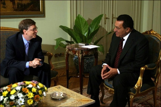 خلال التحقيق معه وبعد اتهامه بقتل المتظاهرين.. حسني مبارك يبكي! صورة رقم 3 خلال التحقيق معه وبعد اتهامه بقتل المتظاهرين.. حسني مبارك يبكي! صورة رقم 3