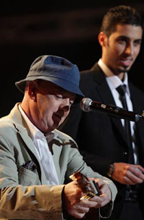 موج هادر هزّ مسرح نيوستار.. رحبوا بالنيوستار 2011 ماندو جريس من فسوطه صورة رقم 1 موج هادر هزّ مسرح نيوستار.. رحبوا بالنيوستار 2011 ماندو جريس من فسوطه صورة رقم 1