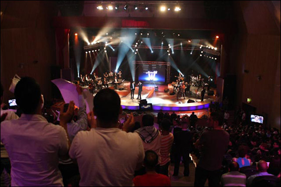 موج هادر هزّ مسرح نيوستار.. رحبوا بالنيوستار 2011 ماندو جريس من فسوطه صورة رقم 4 موج هادر هزّ مسرح نيوستار.. رحبوا بالنيوستار 2011 ماندو جريس من فسوطه صورة رقم 4