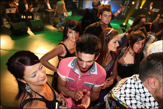 موج هادر هزّ مسرح نيوستار.. رحبوا بالنيوستار 2011 ماندو جريس من فسوطه صورة رقم 60 موج هادر هزّ مسرح نيوستار.. رحبوا بالنيوستار 2011 ماندو جريس من فسوطه صورة رقم 60