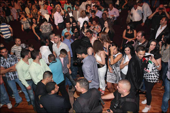 موج هادر هزّ مسرح نيوستار.. رحبوا بالنيوستار 2011 ماندو جريس من فسوطه صورة رقم 42 موج هادر هزّ مسرح نيوستار.. رحبوا بالنيوستار 2011 ماندو جريس من فسوطه صورة رقم 42