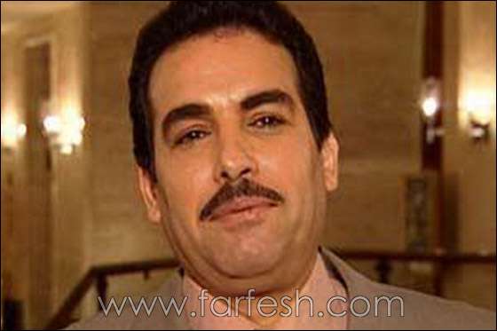 شباب الثورة يطردون الممثل أحمد عبد العزيز بهتافات: شباب الثورة يطردون الممثل أحمد عبد العزيز بهتافات: