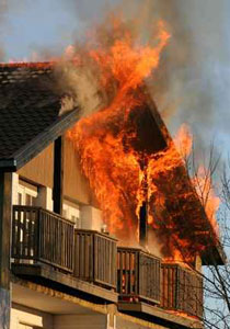 اقتحم المنزل المحترق فانقذ 14 شخصا ما عدا زوجته وابنه!  صورة رقم 1