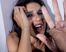 رئيس بنك مصري سابق يعتدي بشكل فاحش على عاملة فندق صورة رقم 1