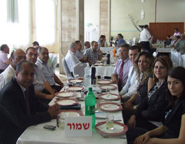 البنك العربي يمنح الرعاية لحفل الخريجين من كلية سخنين صورة رقم 1