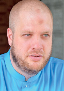 امام امريكي يمزج الايات القرانية بموسيقى البوب العصرية!! صورة رقم 1