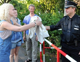 دعت أصدقائها لحضور عيد ميلادها فاشتهرت وأثارت الجدل!! صورة رقم 1 دعت أصدقائها لحضور عيد ميلادها فاشتهرت وأثارت الجدل!! صورة رقم 1