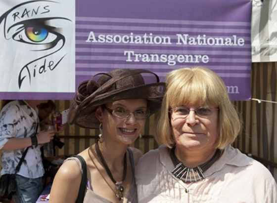 لأول مرة في فرنسا.. زفاف كبير لامرأتين مثليتي النوع!    صورة رقم 3