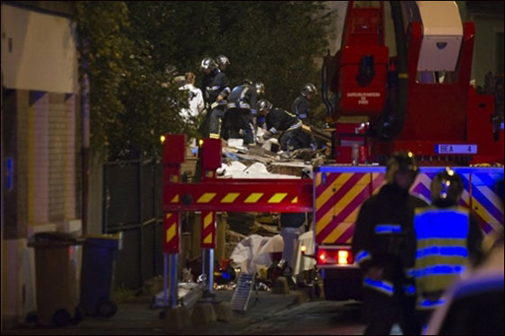 بالصور.. انهيار فندق 4 طوابق على منزل يقتل عائلة كاملة!!  صورة رقم 2