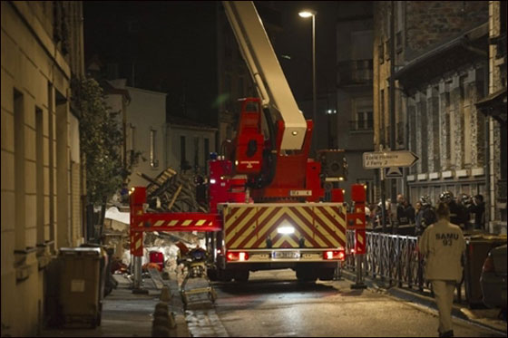 بالصور.. انهيار فندق 4 طوابق على منزل يقتل عائلة كاملة!!  صورة رقم 12