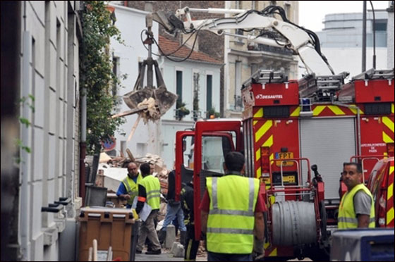 بالصور.. انهيار فندق 4 طوابق على منزل يقتل عائلة كاملة!!  صورة رقم 22