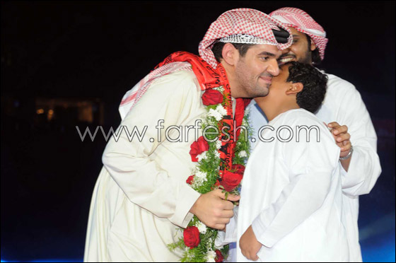 الجسمي يحتفل بنادي الجزيرة الى جانب اللاعبين والجمهور صورة رقم 2 الجسمي يحتفل بنادي الجزيرة الى جانب اللاعبين والجمهور صورة رقم 2