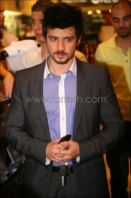 خالد مصطفى يطلق ألبومه الأول خالد مصطفى يطلق ألبومه الأول