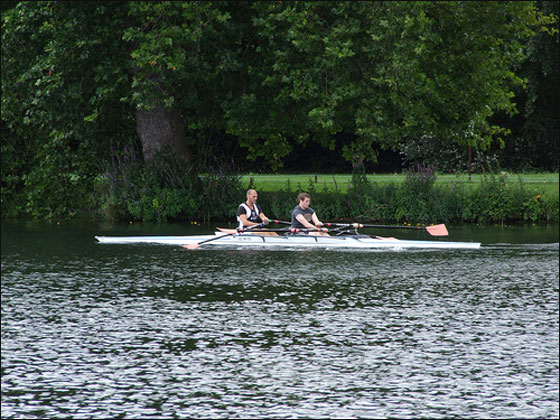 انقاذ المغامر العاري بعد فشله في قطع المحيط الهندي  صورة رقم 2