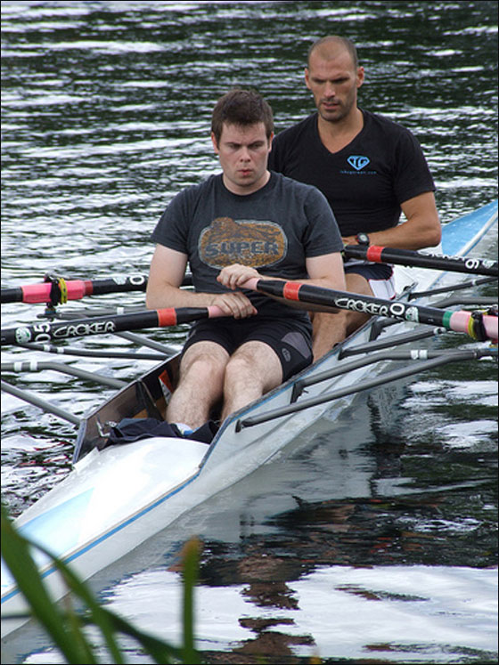 انقاذ المغامر العاري بعد فشله في قطع المحيط الهندي  صورة رقم 8