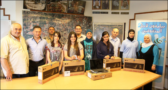 شركة  بيليفون تمنح الحواسيب النقالة للطلاب المتفوقين! صورة رقم 4