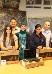 شركة  بيليفون تمنح الحواسيب النقالة للطلاب المتفوقين! صورة رقم 2