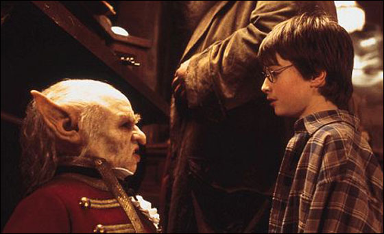 قزم هاري بوتر قام بعمل فاحش امام مراهقة في قطار! صورة رقم 2 قزم هاري بوتر قام بعمل فاحش امام مراهقة في قطار! صورة رقم 2