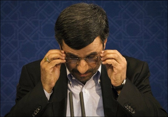 عرّاف يقرأ الطالع لنجاد ويتصل بالجن التابع للموساد الاسرائيلي   صورة رقم 12