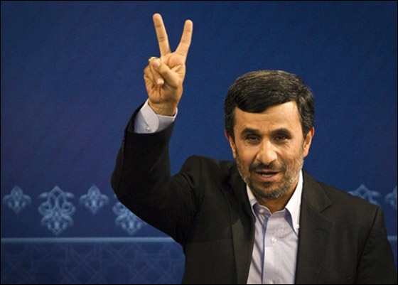 عرّاف يقرأ الطالع لنجاد ويتصل بالجن التابع للموساد الاسرائيلي   صورة رقم 3