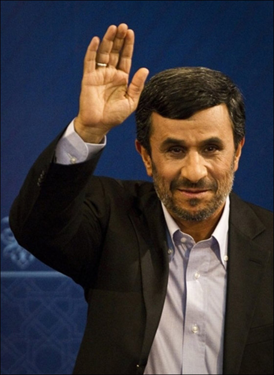 عرّاف يقرأ الطالع لنجاد ويتصل بالجن التابع للموساد الاسرائيلي   صورة رقم 4