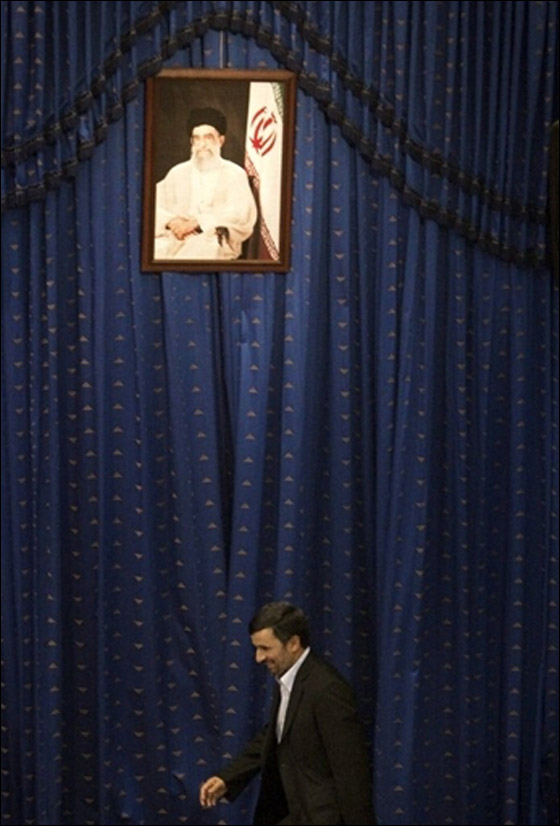 عرّاف يقرأ الطالع لنجاد ويتصل بالجن التابع للموساد الاسرائيلي   صورة رقم 10