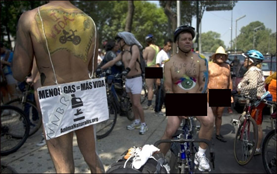 بالصور.. مظاهرة العراة على الدراجات الهوائية في بريطانيا  صورة رقم 4