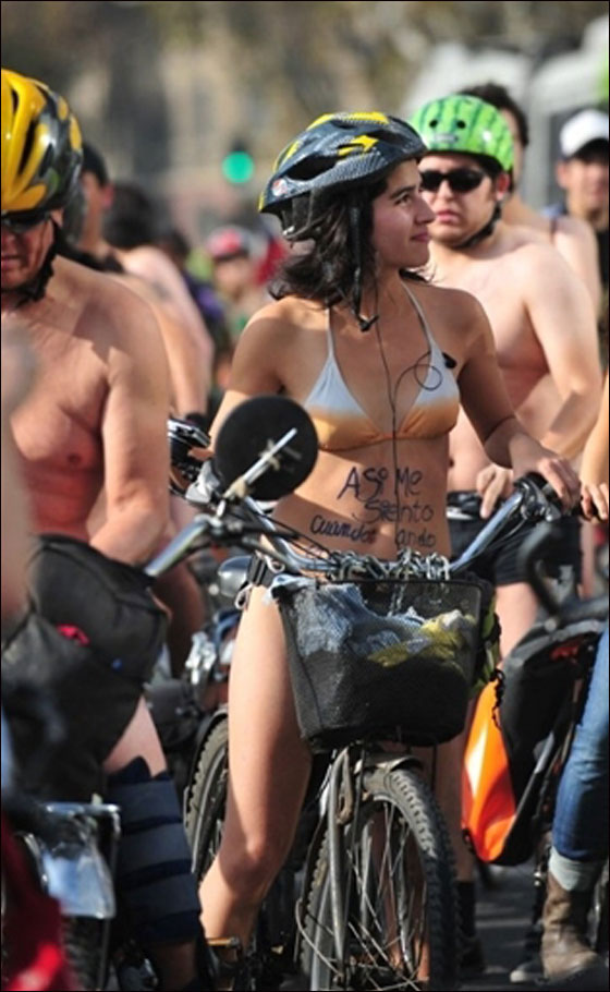 بالصور.. مظاهرة العراة على الدراجات الهوائية في بريطانيا  صورة رقم 23