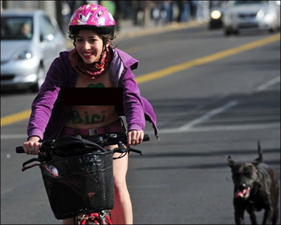 بالصور.. مظاهرة العراة على الدراجات الهوائية في بريطانيا  صورة رقم 11