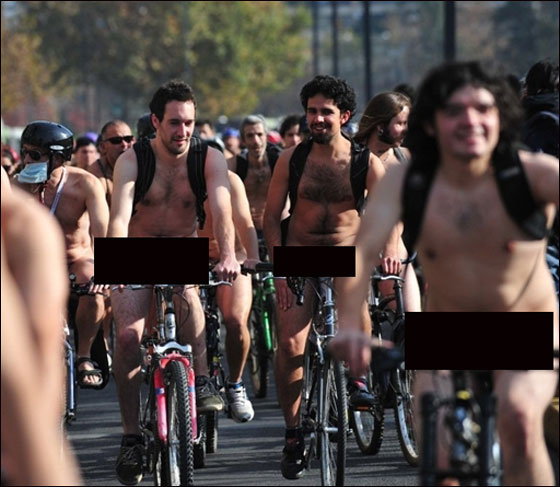 بالصور.. مظاهرة العراة على الدراجات الهوائية في بريطانيا  صورة رقم 26