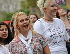 بالصور: النساء تناضلن بلباس العاهرات لمواجهة الاغتصاب!  صورة رقم 1