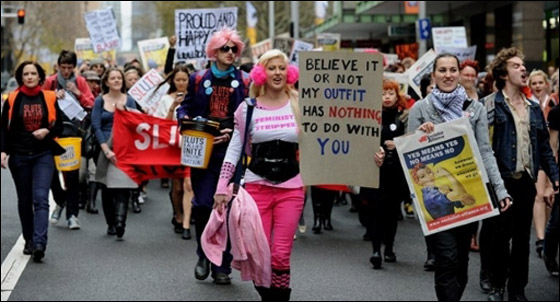 بالصور: النساء تناضلن بلباس العاهرات لمواجهة الاغتصاب!  صورة رقم 2