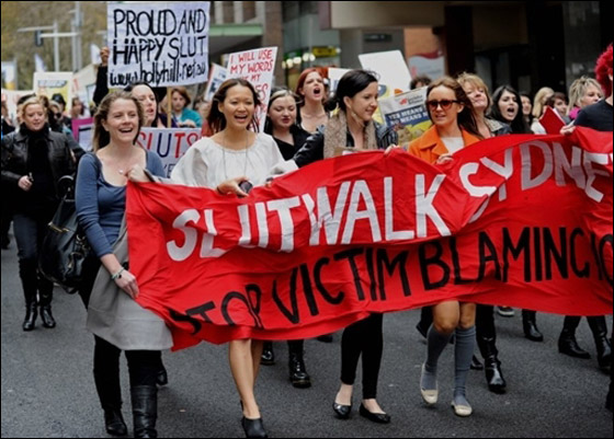 بالصور: النساء تناضلن بلباس العاهرات لمواجهة الاغتصاب!  صورة رقم 6