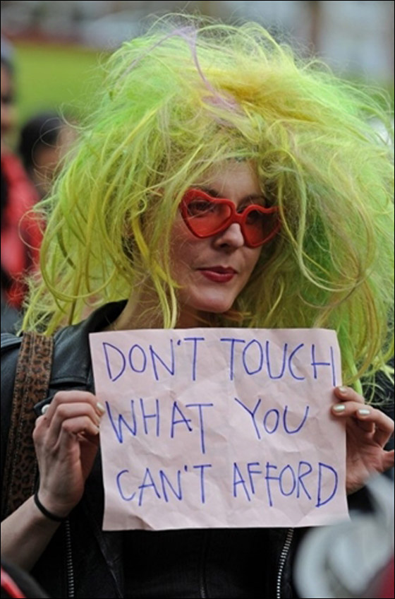 بالصور: النساء تناضلن بلباس العاهرات لمواجهة الاغتصاب!  صورة رقم 7