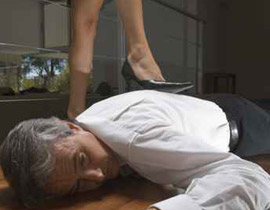 اسبانية تعترف بقتلها زوجها وصديقها ودفنهما في قبو خاص بها! صورة رقم 1