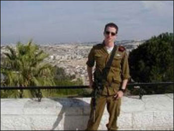 القبض على جاسوس اسرائيلي في مصر.. والشباب يسخرون منه  صورة رقم 3