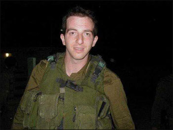 القبض على جاسوس اسرائيلي في مصر.. والشباب يسخرون منه  صورة رقم 13