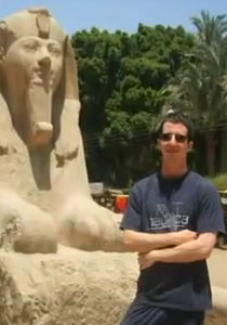 القبض على جاسوس اسرائيلي في مصر.. والشباب يسخرون منه  صورة رقم 2