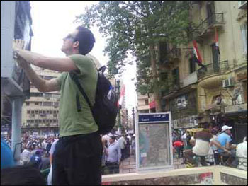 القبض على جاسوس اسرائيلي في مصر.. والشباب يسخرون منه  صورة رقم 8