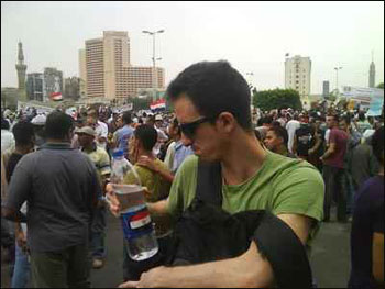 القبض على جاسوس اسرائيلي في مصر.. والشباب يسخرون منه  صورة رقم 10